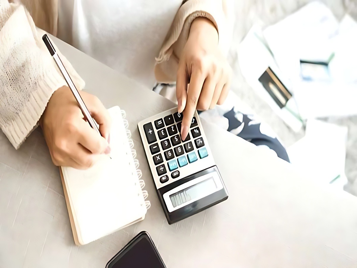 Du khách lập ngân sách hằng ngày để kiểm soát chi phí du lịch Hạ Long