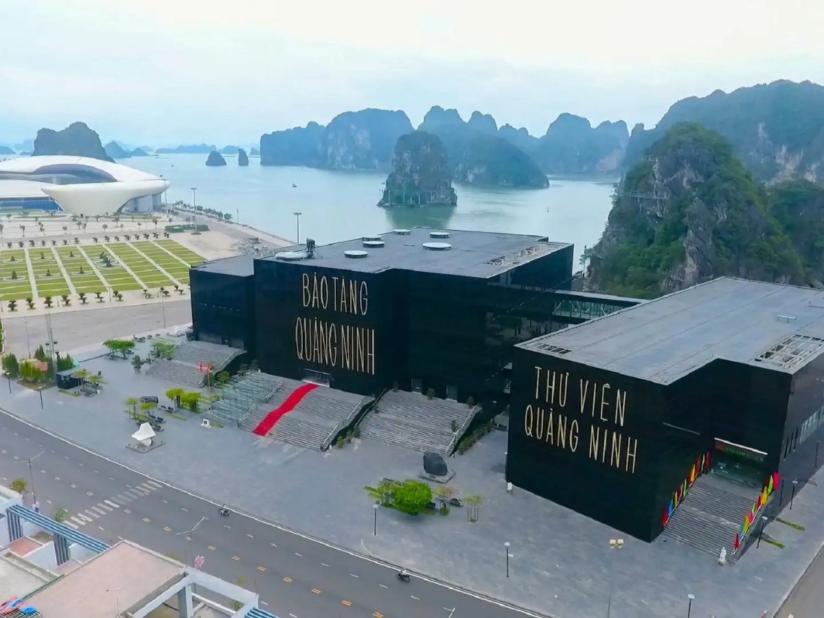 Nếu gặp mưa, bạn vẫn có nhiều lựa chọn để khám phá Hạ Long như tham quan Bảo tàng Quảng Ninh.