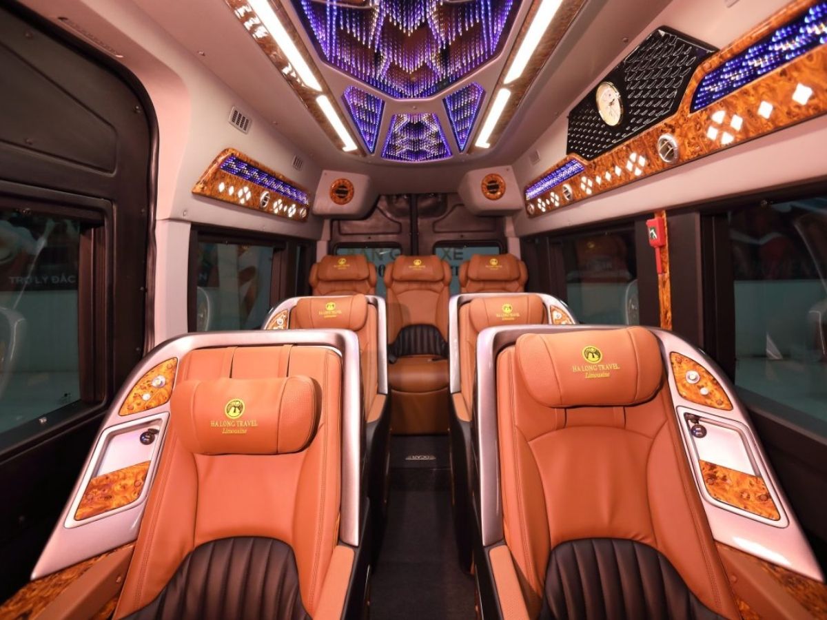 Từ Hà Nội, xe khách và limousine là những lựa chọn phổ biến nhờ thời gian di chuyển thuận tiện và không phải tự lái. (Nguồn: Sưu tầm)