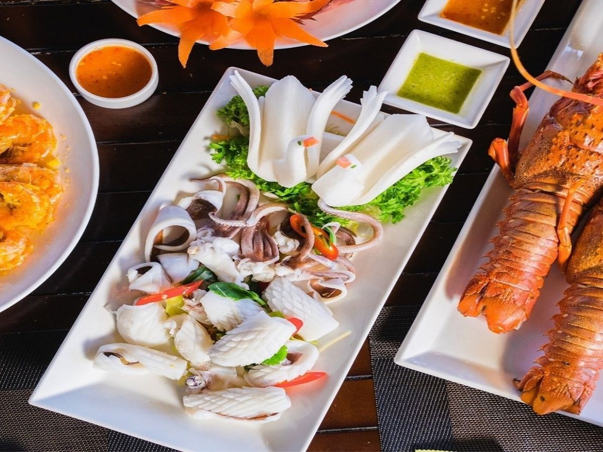 Hải sản là một trong những khoản chi đáng dành ngân sách khi đi Hạ Long, đặc biệt với gia đình muốn thưởng thức những món đặc trưng của vùng biển. (Nguồn: Sưu tầm)