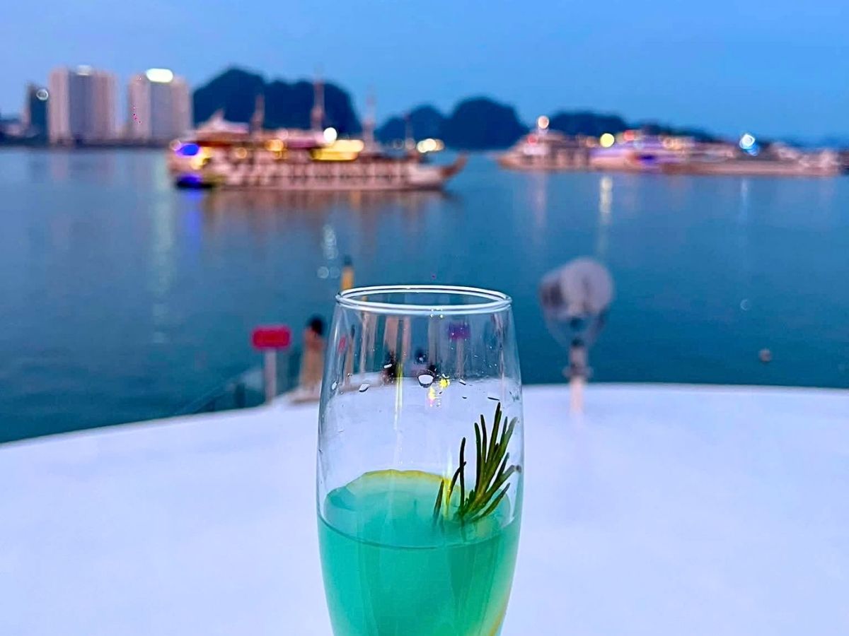 Tuần Châu và Bãi Cháy là những khu vực du lịch nổi bật của Hạ Long với nhiều không gian nghỉ dưỡng, bãi biển và các hoạt động vui chơi phù hợp (Nguồn: Sưu tầm)