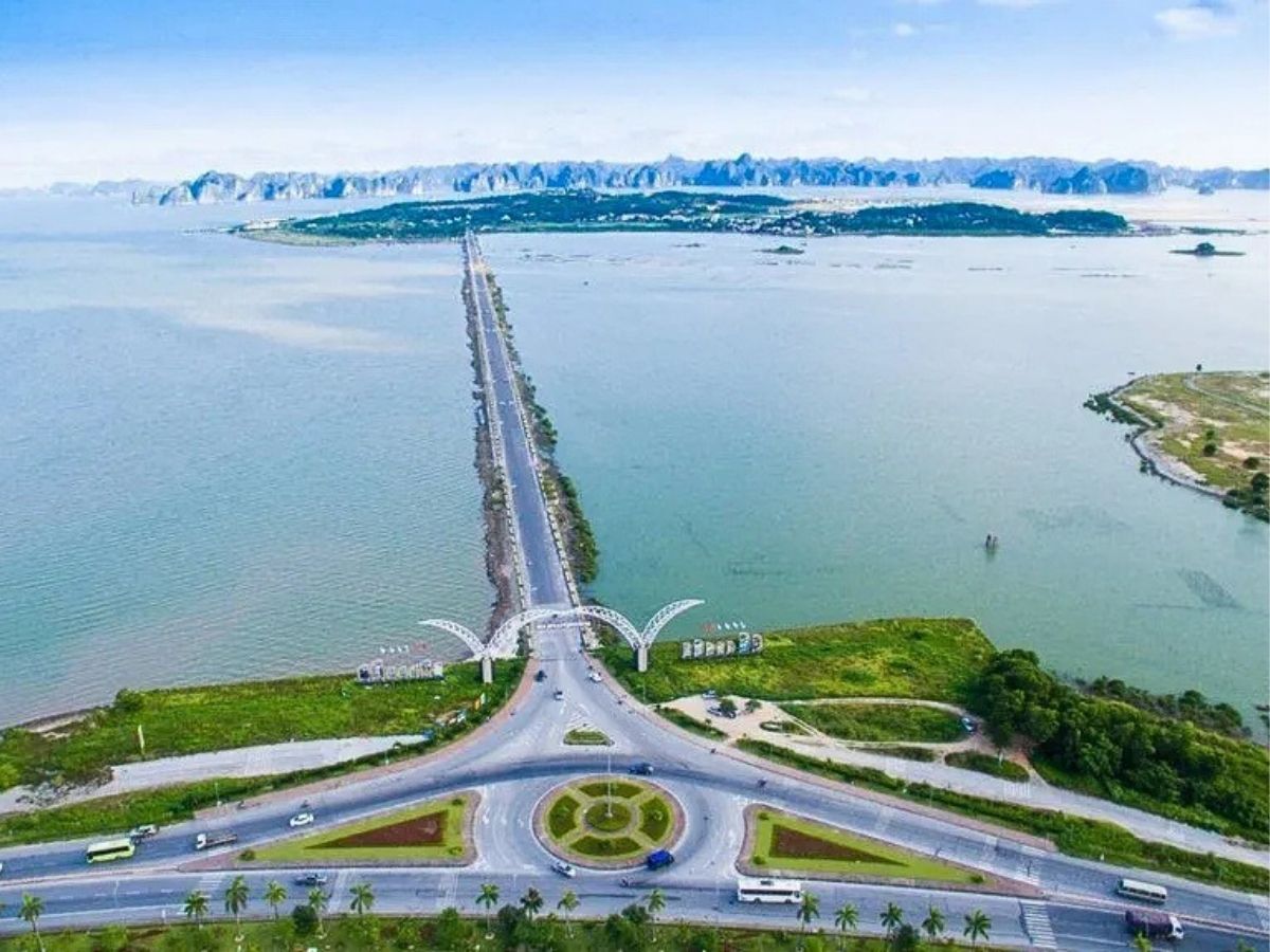 Khoảng cách di chuyển giữa Tuần Châu và Bãi Cháy vào khoảng 10 km, thời gian di chuyển thường dao động khoảng 15 - 25 phút tùy phương tiện (Nguồn: Sưu tầm)