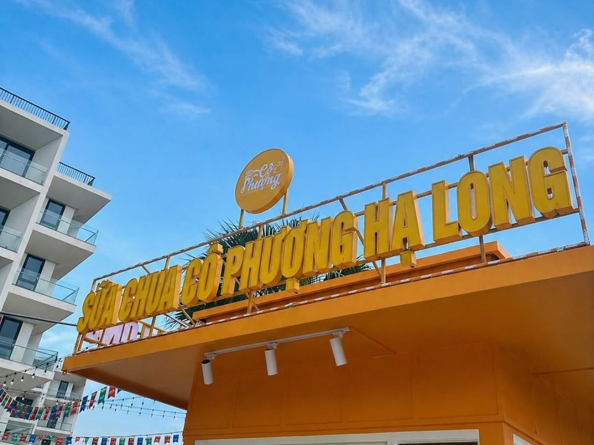 Không gian ven biển sôi động với gần 100 gian hàng ẩm thực, mua sắm và giải trí mang đến nhiều trải nghiệm hấp dẫn vào buổi tối
