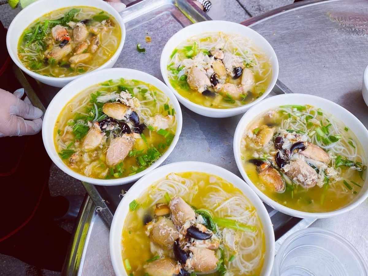 Bún cù kỳ Hạ Long là món ăn mang đậm dấu ấn ẩm thực địa phương và được nhiều người dân Quảng Ninh yêu thích