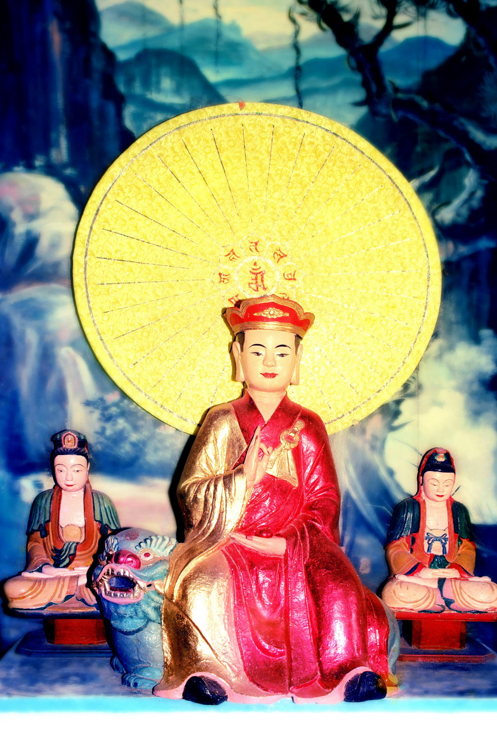 Địa Tạng Vương Bồ Tát bằng đồng, gắn liền với câu chuyện về sự hy sinh của Thiền sư Viên Ngộ.
