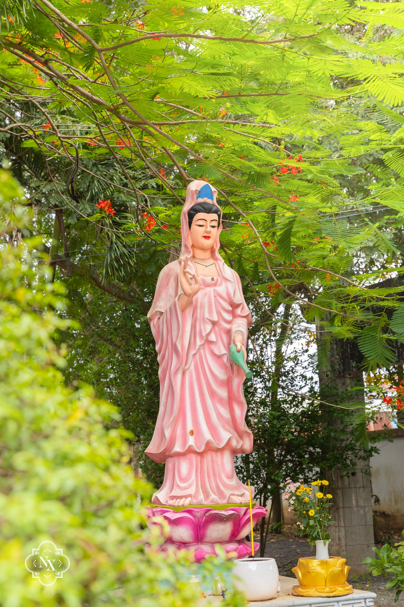 Khi dịch bệnh dần được đẩy lùi, khiến người dân tin tưởng vào sự linh ứng của lời cầu nguyện