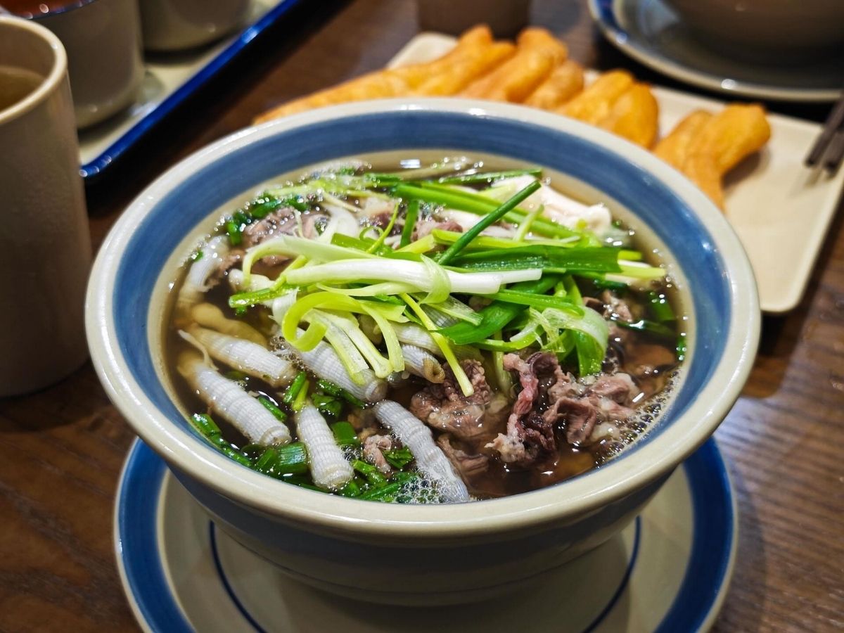 Phở sá sùng là món đặc sản được nhiều người yêu thích.