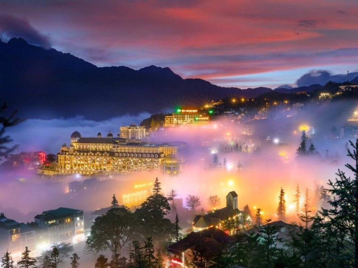10-ve-dem-sapa-mang-mot-ve-dep-huyen-bi-va-lang-man-khac-biet-so-voi-ban-ngay.jpg