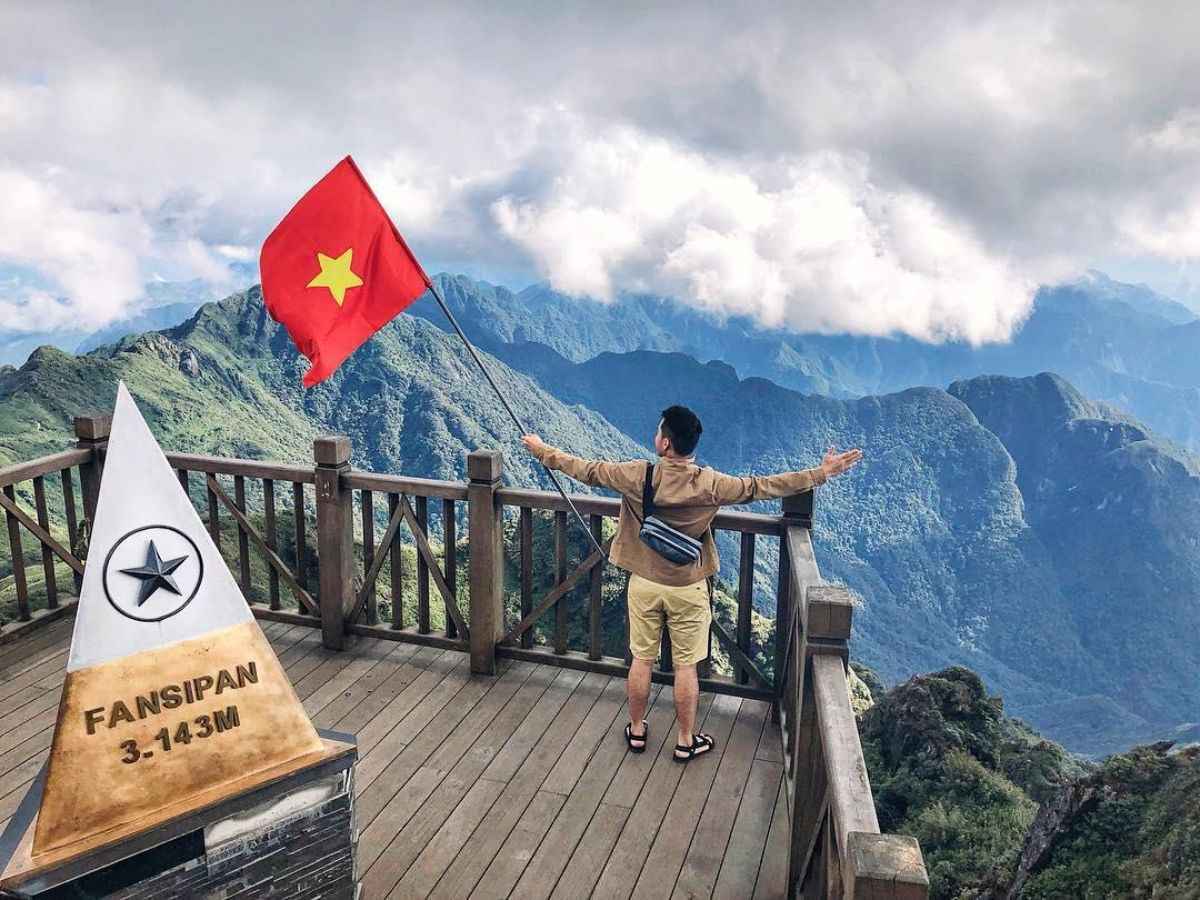 https://sun-ecommerce-cdn.azureedge.net/ecommerce/service-sites/asset/SunParadiseLandSaPa/C%C3%A1p%20treo%20Fansipan/cap-treo-fansipan%20%283%29.jpg