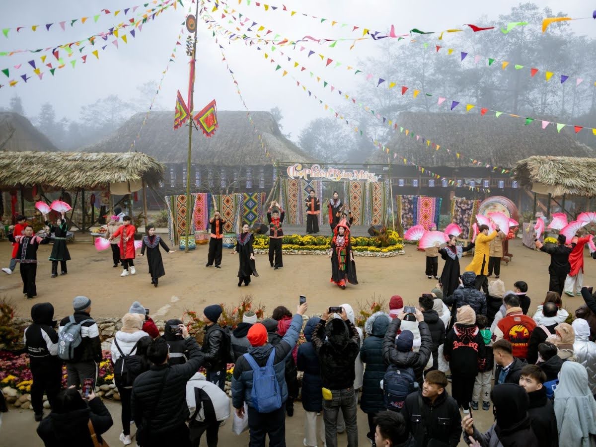 08-le-hoi-van-hoa-hoi-xuan-mo-cong-troi.jpg