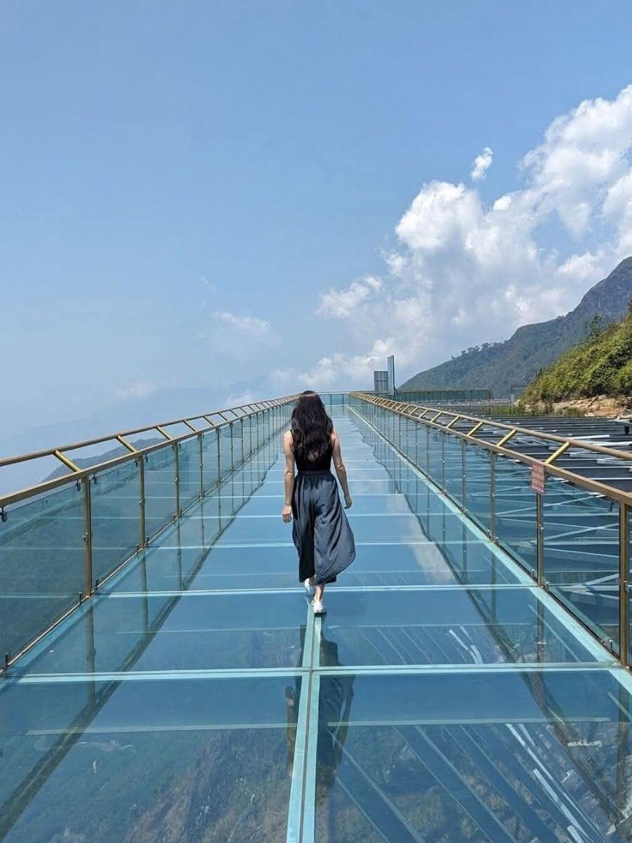 check-in-cau-kinh-rong-may-ngam-nhin-toan-canh.jpg