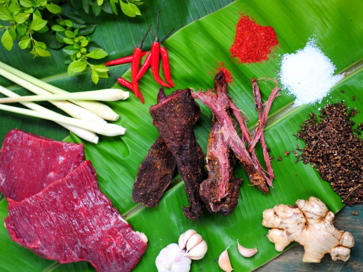 Đặc sản Tây Bắc - thịt trâu gác bếp