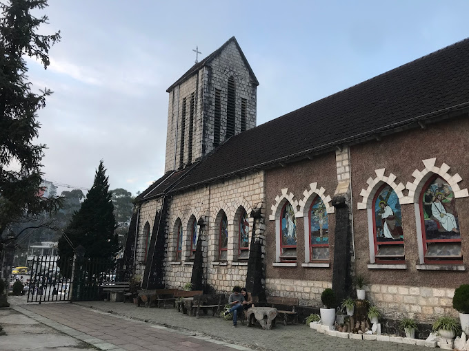 Nhà thờ đá Sa Pa được coi là một trong những công trình biểu tượng của thành phố ngàn sương.