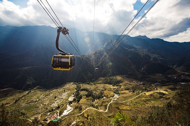 Tuyến cáp treo 3 dây hiện đại đưa du khách chinh phục đỉnh Fansipan