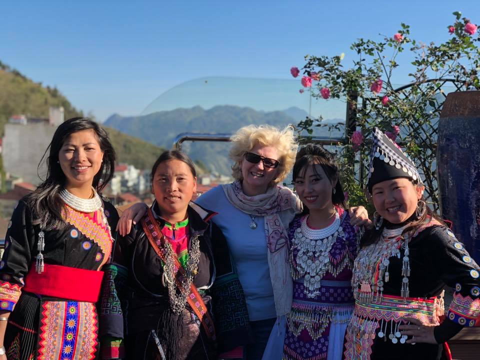 Hướng dẫn viên du lịch bản địa đa số là đồng bào dân tộc.