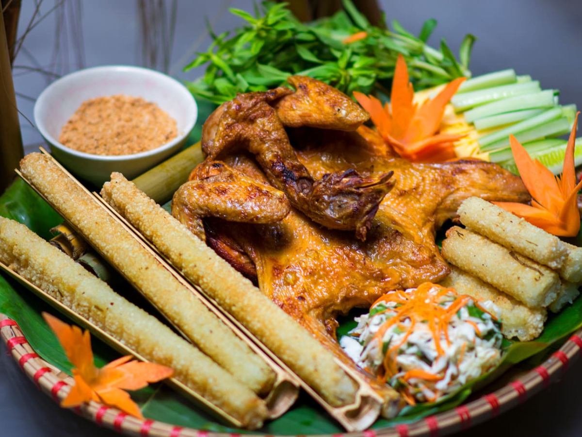 Ẩm thực chợ phiên Sa Pa đặc sắc, hấp dẫn du khách.