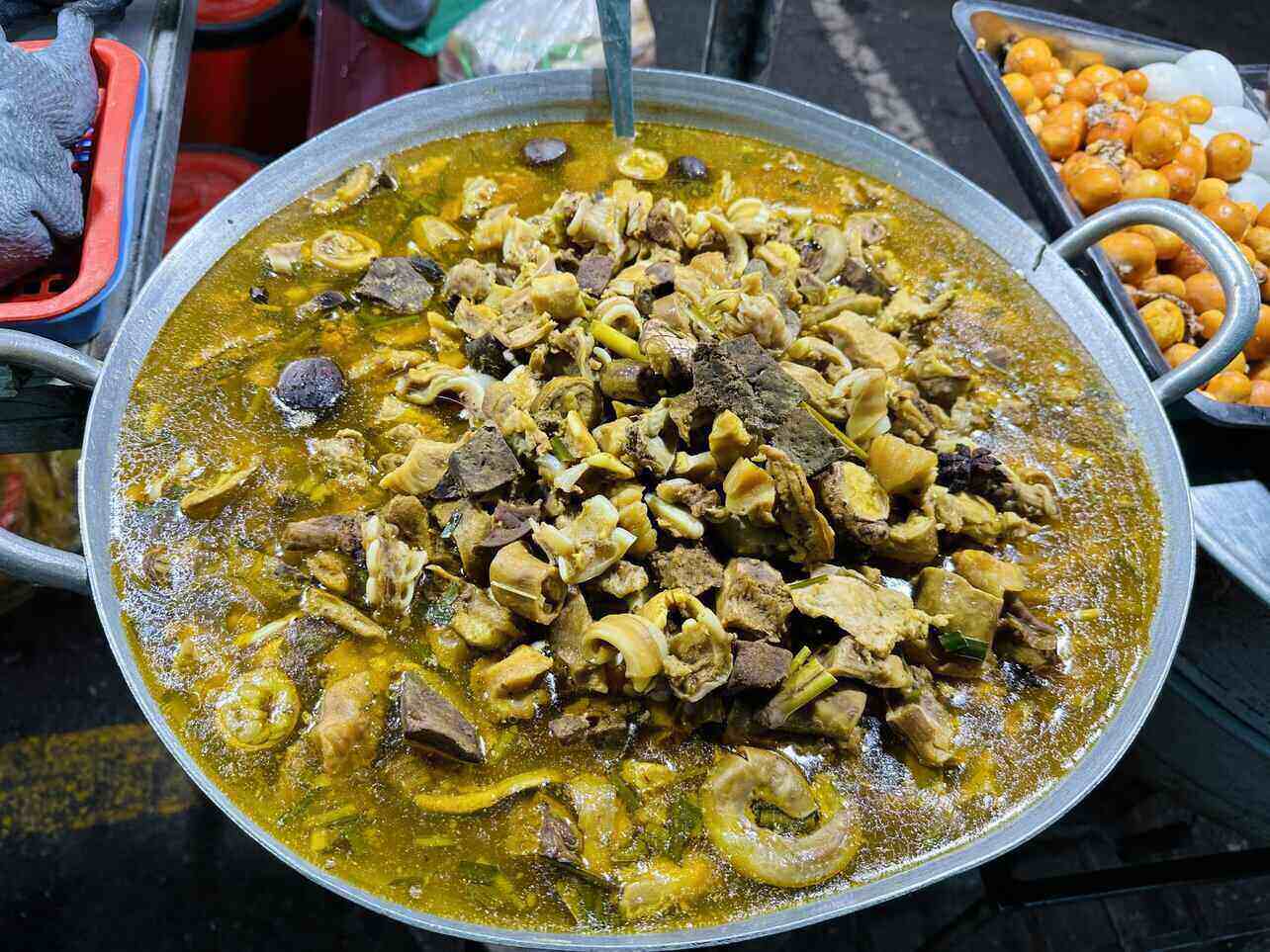 Thang co specialty at Coc Ly market session.