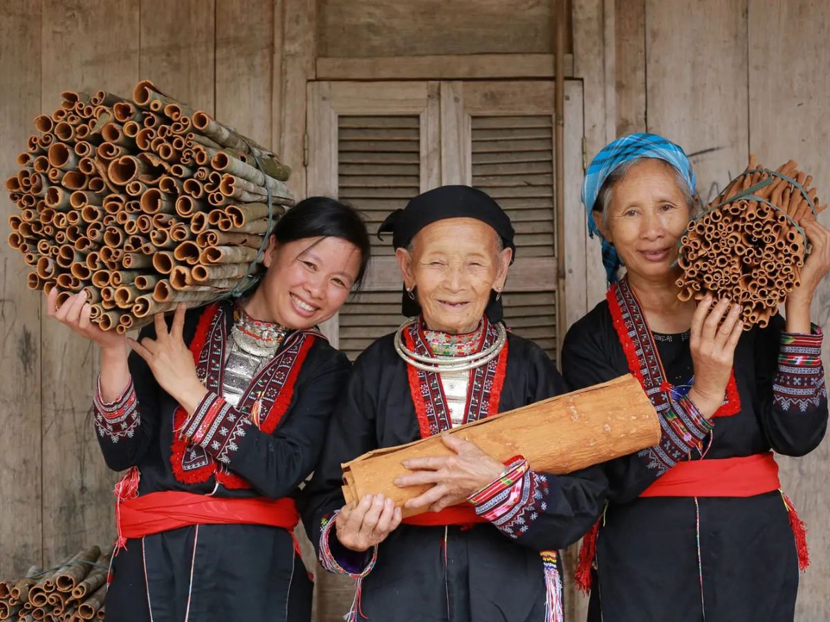 The market sells characteristic agricultural products of the Northwestern mountainous region.