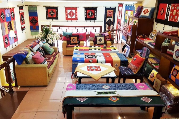 Tầng 2 của cửa hàng là không gian trưng bày những sản phẩm có tính ứng dụng cao trong nội thất.