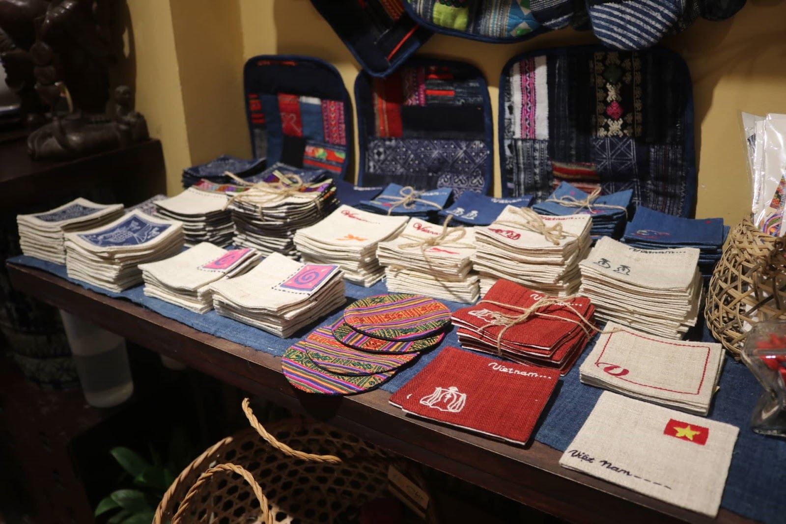 Products made from brocade fabric are very diverse and are loved by many tourists.