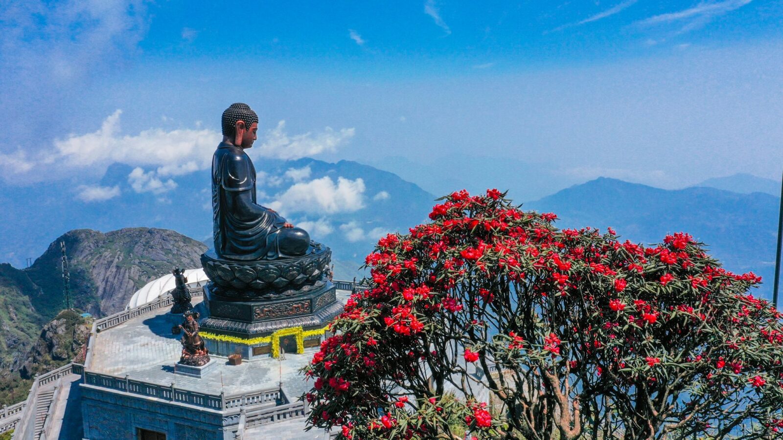 Statue of the Great Buddha Ancestor proudly standing amidst the clouds and sky of Sapa.