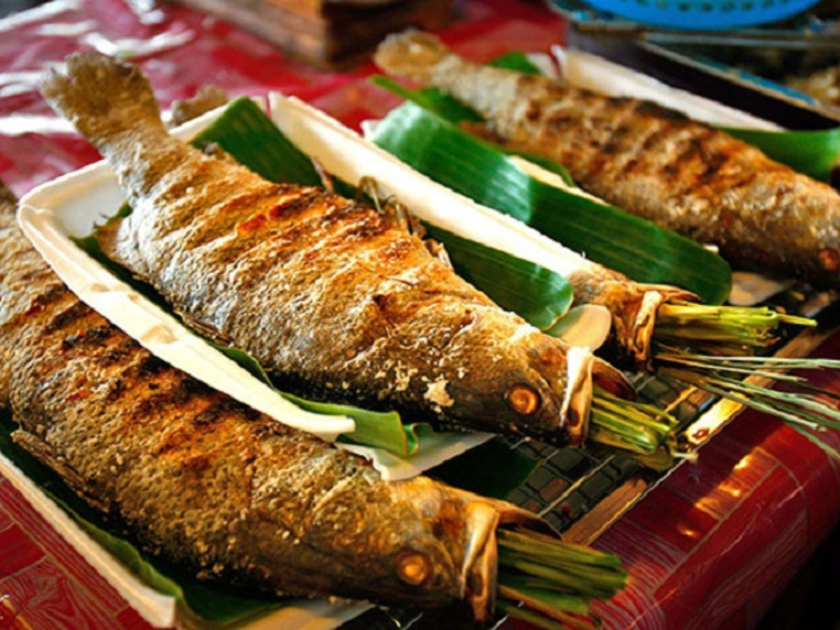 Cá suối nướng tại suối Mường Hoa thơm ngon hấp dẫn.