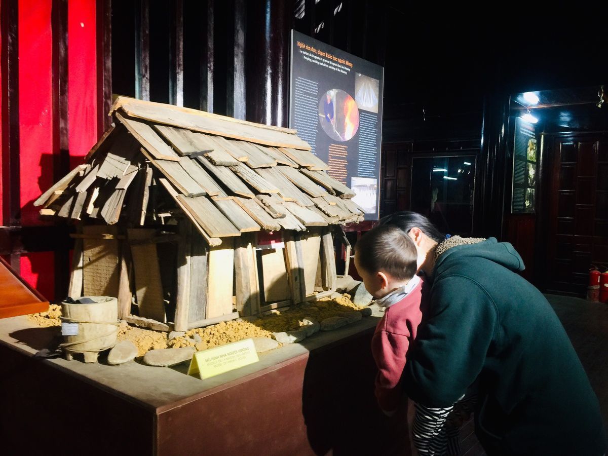 Những mô hình gian nhà gỗ với kích thước chuẩn được trưng bày tại bảo tàng.