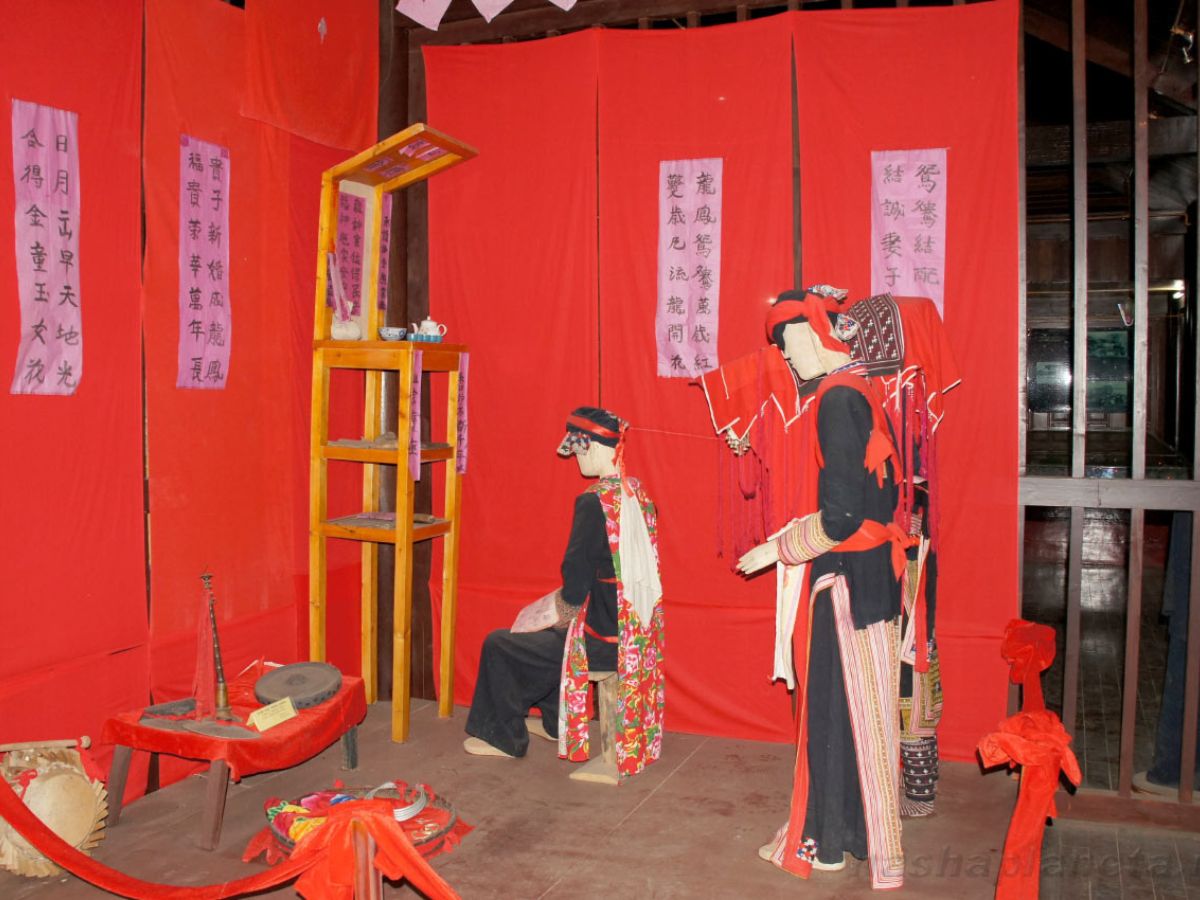 Khung cảnh đám cưới của người Dao đỏ được tái hiện chân thực.