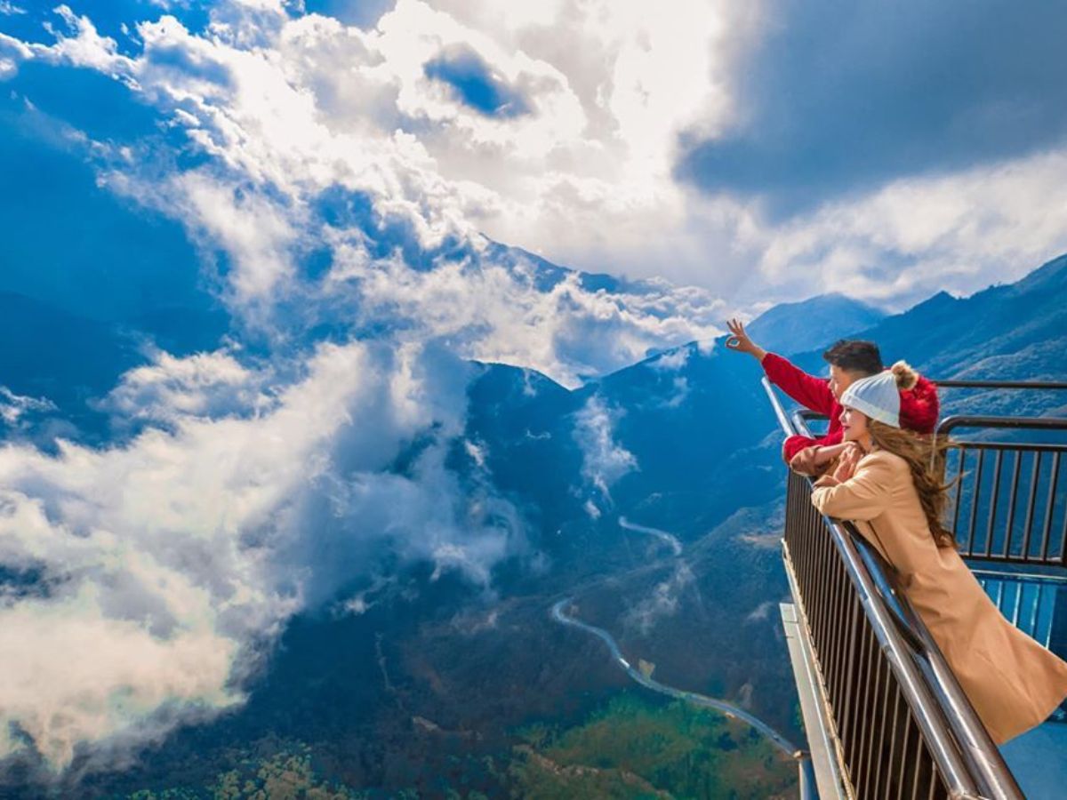 Ngắm nhìn núi rừng mây trời Tây Bắc từ trên cao sẽ là một trải nghiệm tuyệt vời.