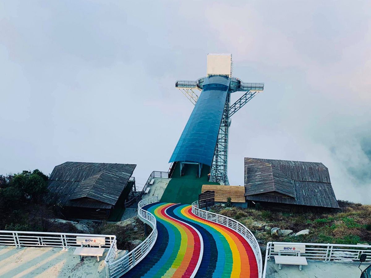 Nhớ lưu ý trang phục để giữ đủ ấm và tuân thủ các quy định của cầu kính để có một trải nghiệm thật trọn vẹn.