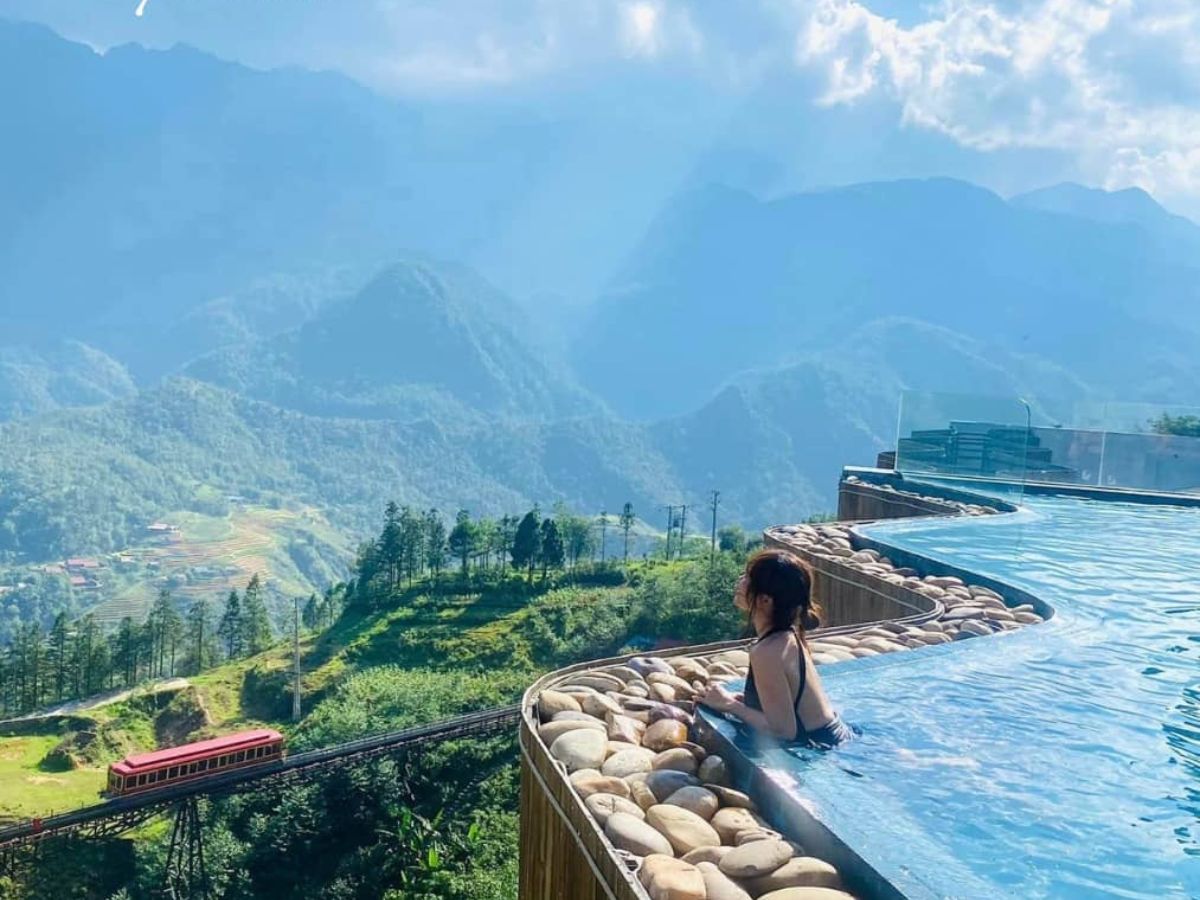 Bể bơi vô cực tại Viettrekking Sapa Hotel mang đến trải nghiệm thú vị