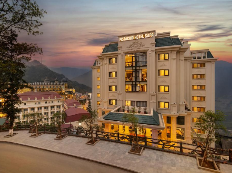 Khách sạn nổi bật với tầm nhìn ra dãy Hoàng Liên Sơn