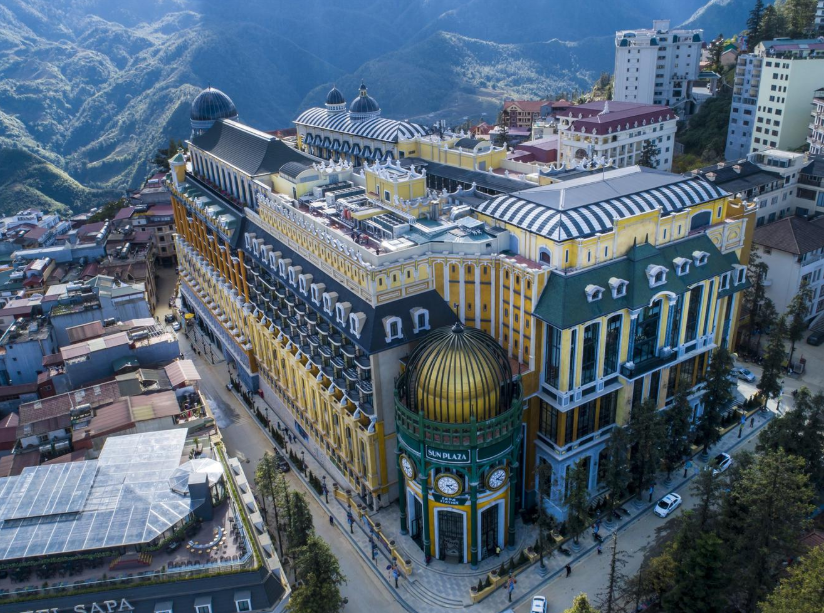 Nếu muốn chủ động thời gian và khám phá quanh trung tâm Sa Pa, bạn có thể thuê xe máy.