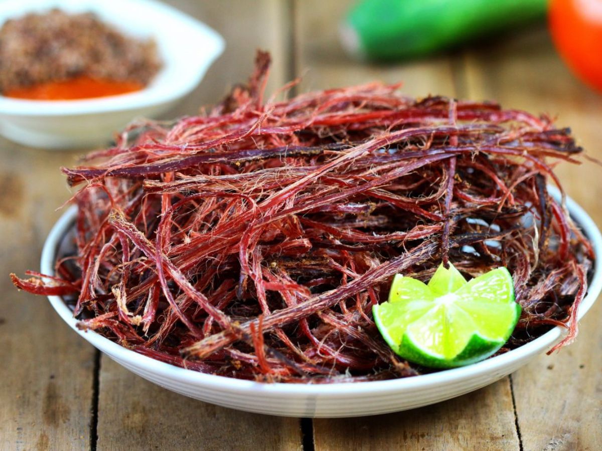 Thịt trâu gác bếp, món quà đậm hương khói núi rừng và biểu tượng ẩm thực Tây Bắc