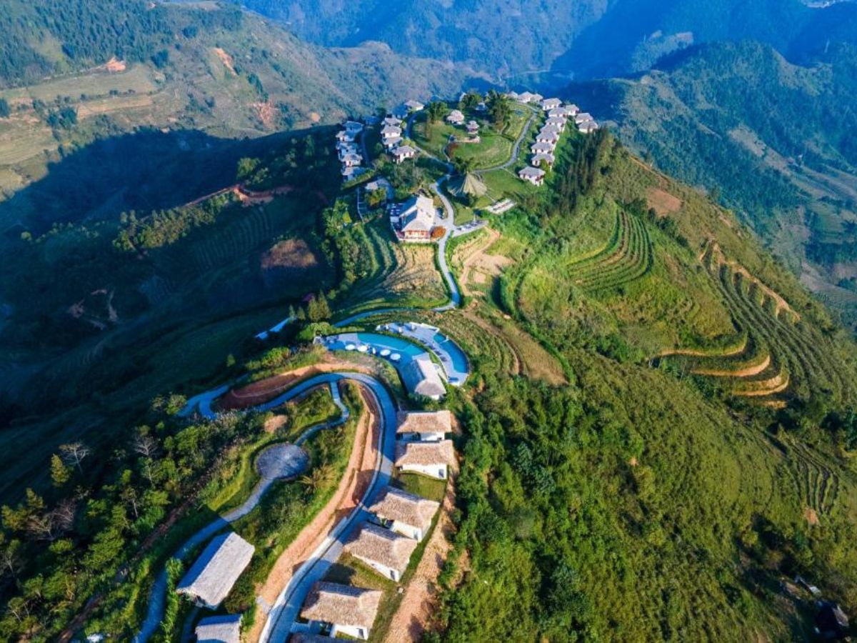 Homestay ở bản Tả Van nép mình giữa ruộng bậc thang xanh mướt, mang đến cảm giác yên bình giữa thiên nhiên