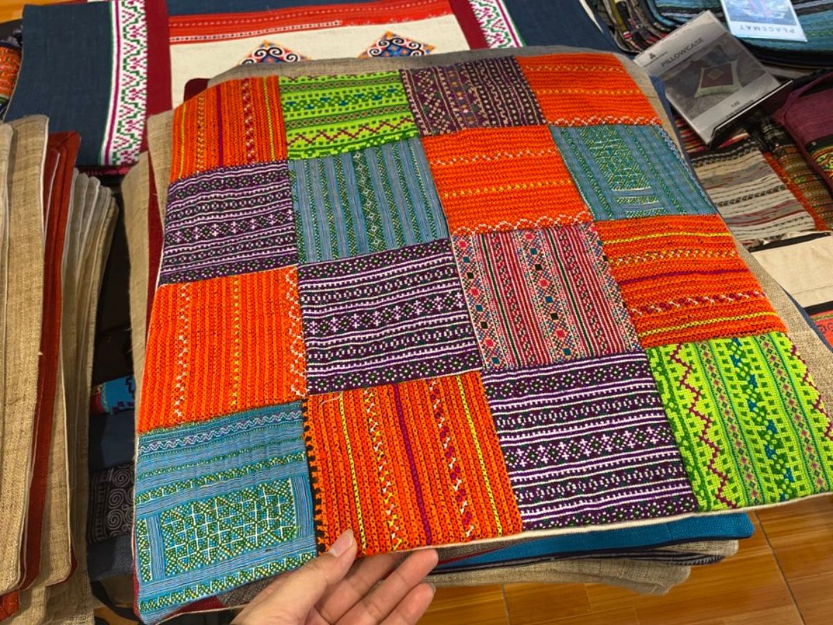 Hemp & Embroidery Sapa có các sản phẩm thủ công tinh xảo.