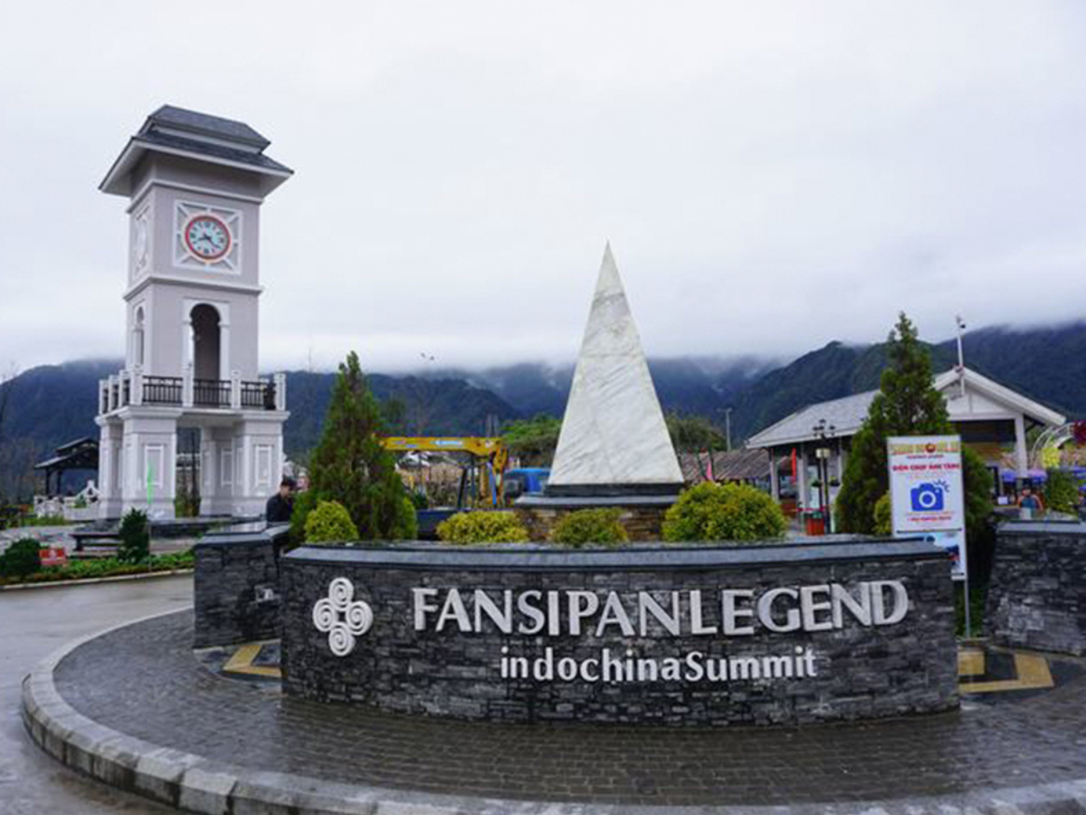 Sun World Fansipan Legend đưa du khách chạm tới nóc nhà Đông Dương giữa biển mây hùng vĩ.