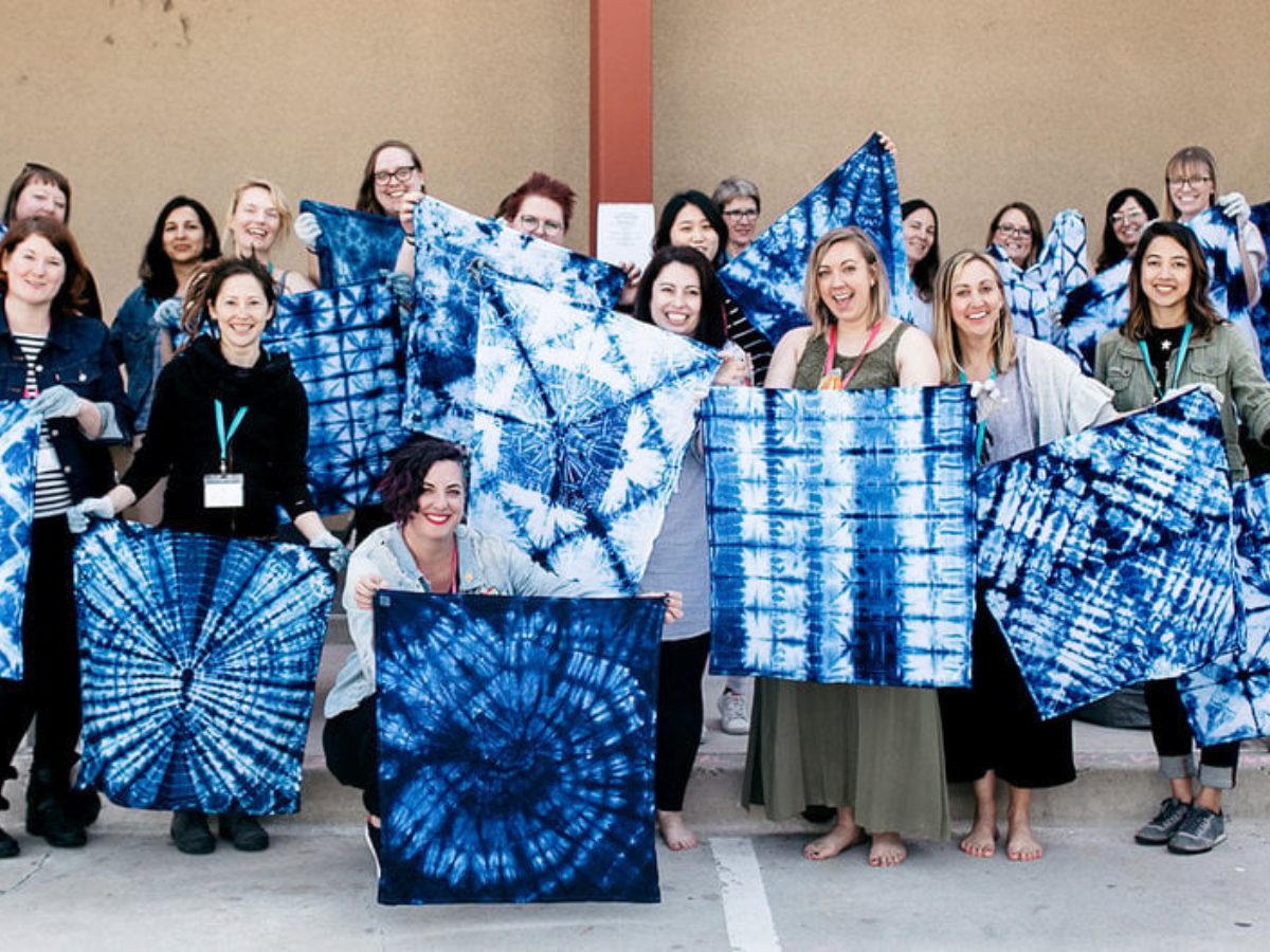 Workshop nhuộm chàm vẽ batik và làm đồ thủ công tại Indigo Cat Sa Pa mang đến trải nghiệm sáng tạo đậm chất bản địa