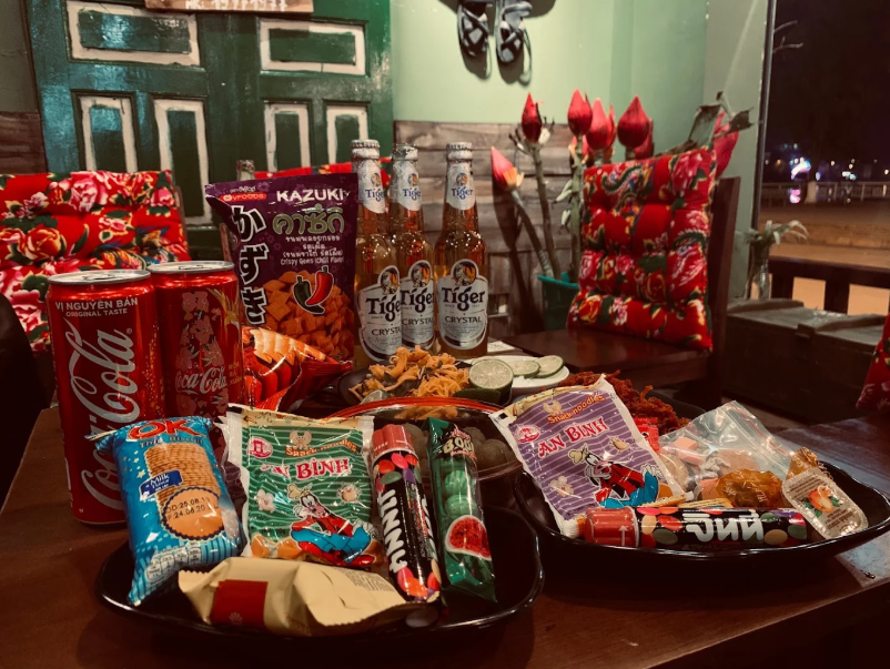 Cà phê Bao Cấp có không gian ấm cúng và lãng mạn.