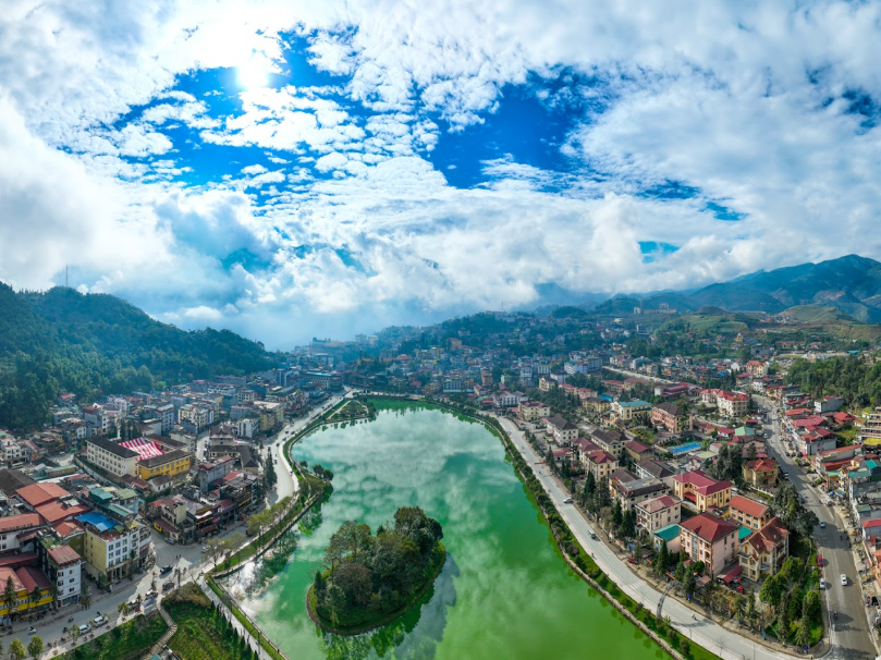 Hồ Sa Pa là nơi check-in lý tưởng vào mỗi buổi hoàng hôn.