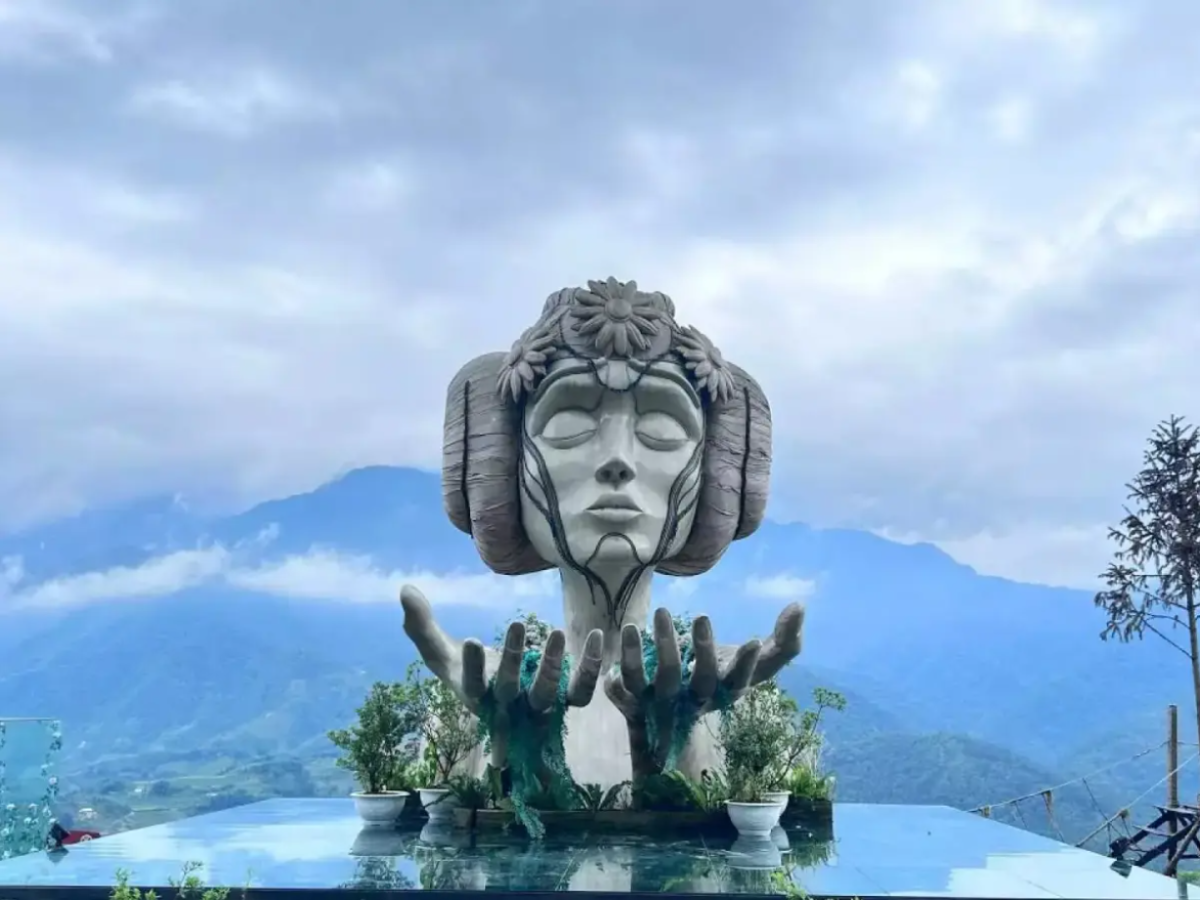 Moana Sa Pa là điểm check in độc đáo với khung cảnh hướng núi Fansipan tuyệt đẹp.