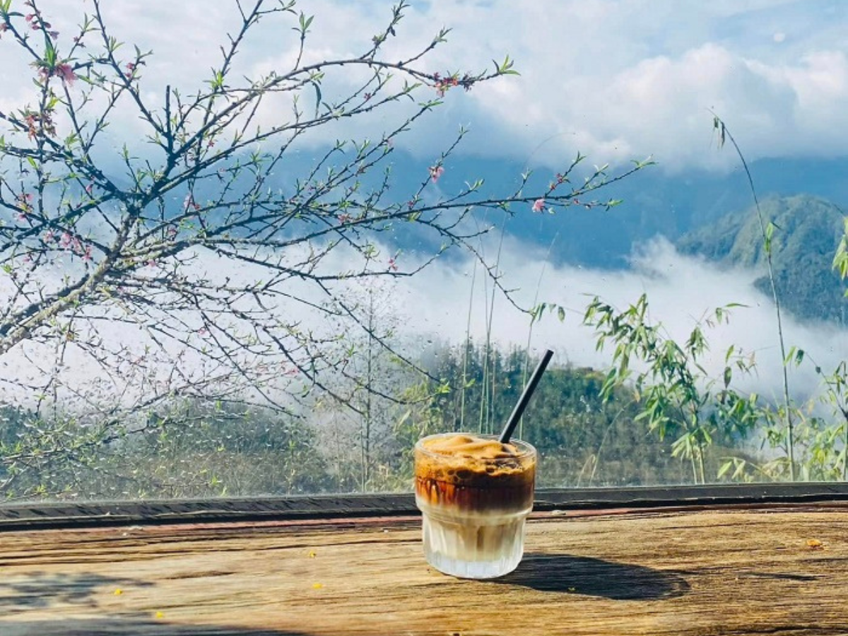 Thưởng thức cà phê bản địa với view triệu đô giữa mây núi Sa Pa.