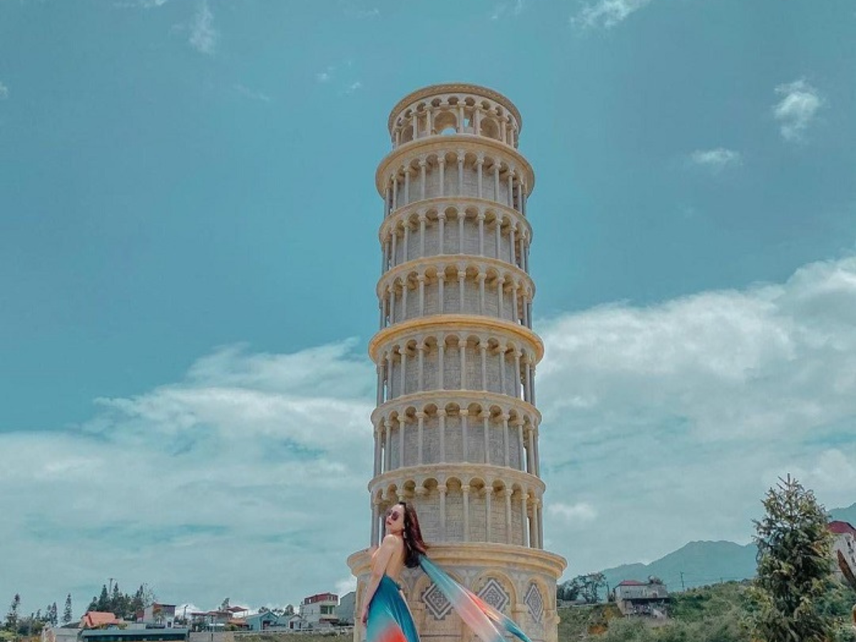 Tháp nghiêng Pisa tại Sa Pa Story tái hiện biểu tượng Ý giữa núi rừng.
