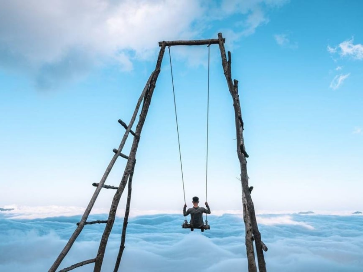 Xích đu bay giữa trời mây tại Swing Sa Pa mang đến trải nghiệm đầy phấn khích.