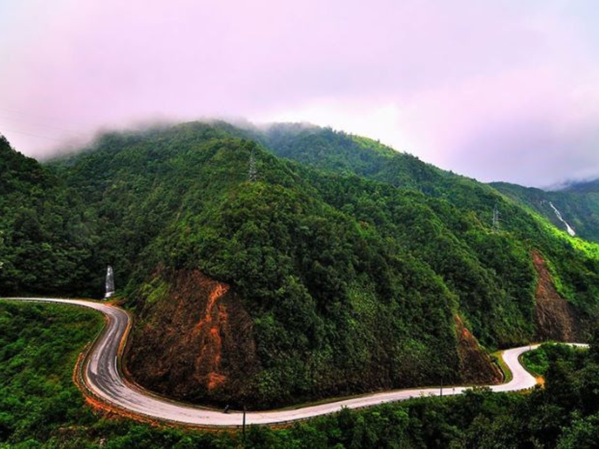 Chiêm ngưỡng cung đường đèo Ô Quy Hồ huyền thoại giữa mây trời Tây Bắc