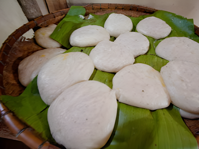 Thưởng thức từng miếng bánh đao Sa Pa, bạn sẽ cảm nhận được độ dẻo mềm của bánh