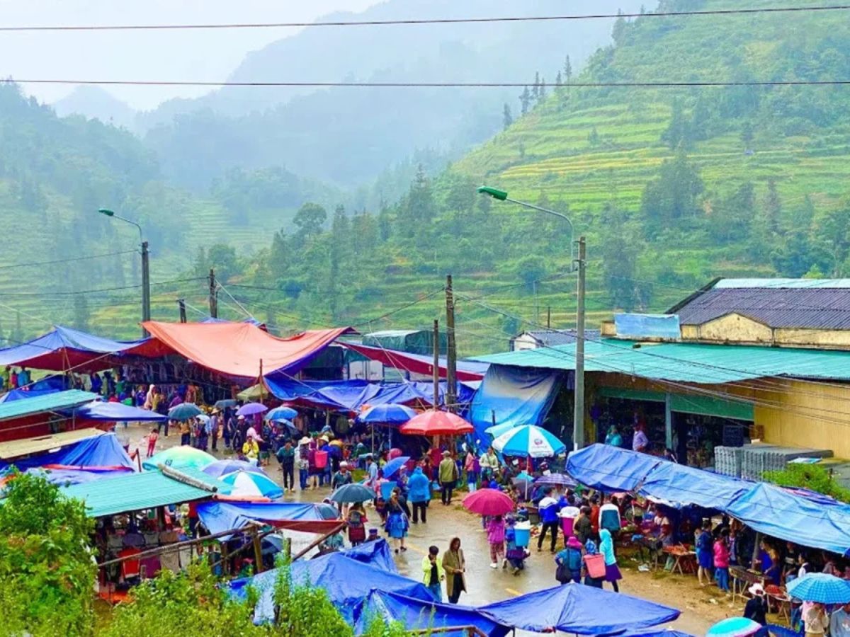 Khám phá chợ Mường Hum, nơi giao hòa văn hóa vùng cao giữa thung lũng Bát Xát.