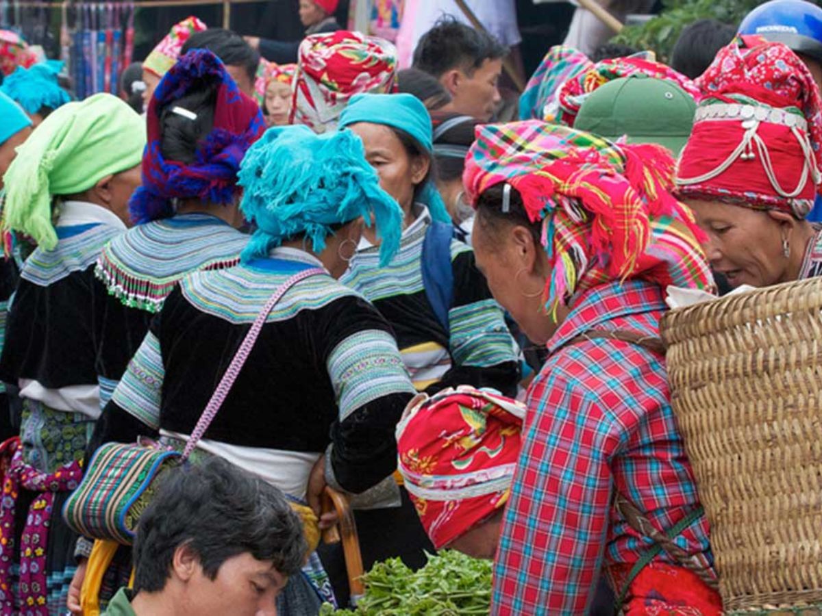 Khám phá không khí nhộn nhịp và đa sắc văn hóa các dân tộc