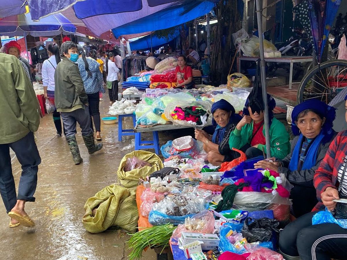 Những mặt hàng đặc sắc, mang đậm bản sắc vùng cao tại chợ Mường Hum.