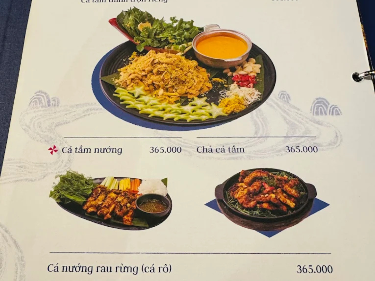 Menu đa dạng kết hợp hương vị truyền thống và hiện đại.